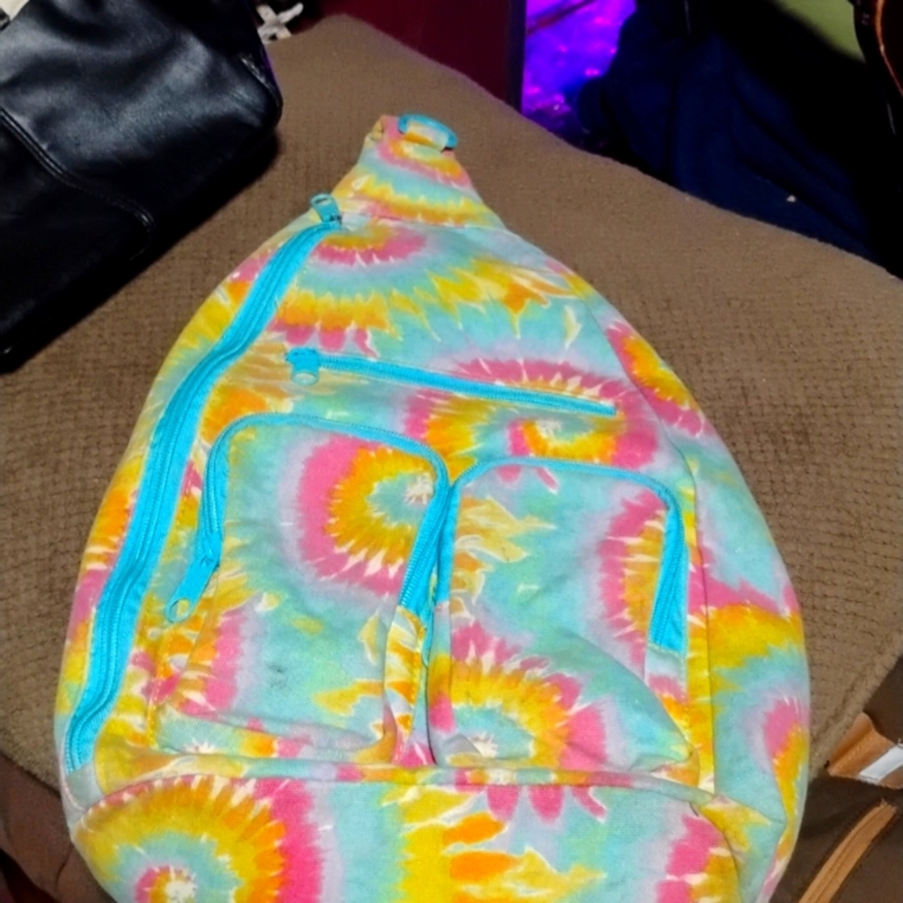 Tie-dye crossover bag